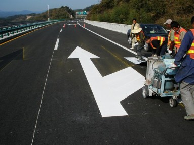 在长春道路标线施工的涂装步骤中应注意什么？