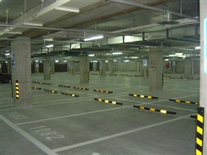 地下停车场一角